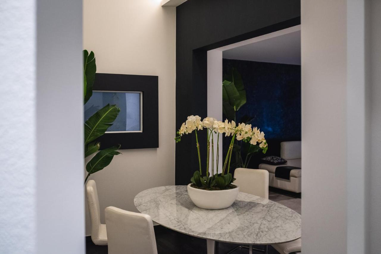 Apartment V *