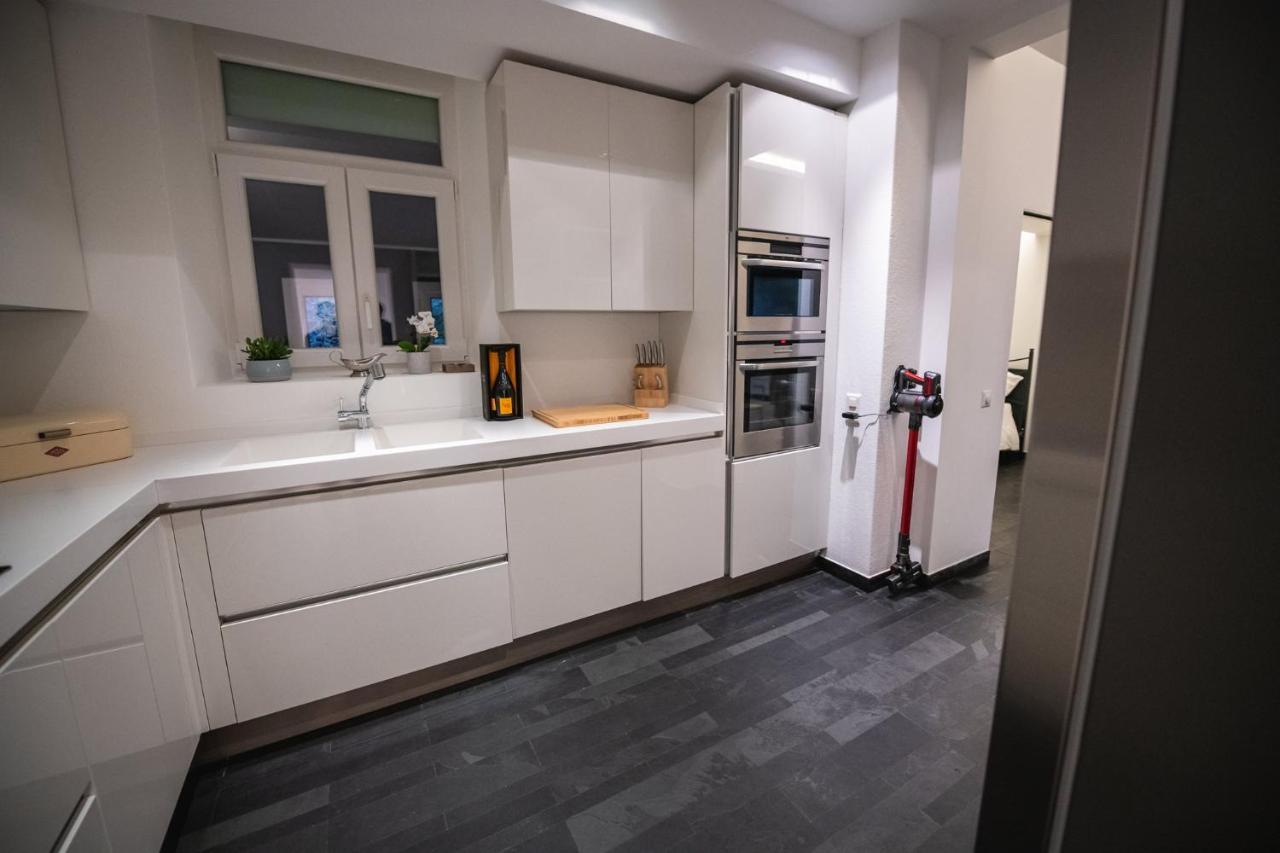 Apartment V
