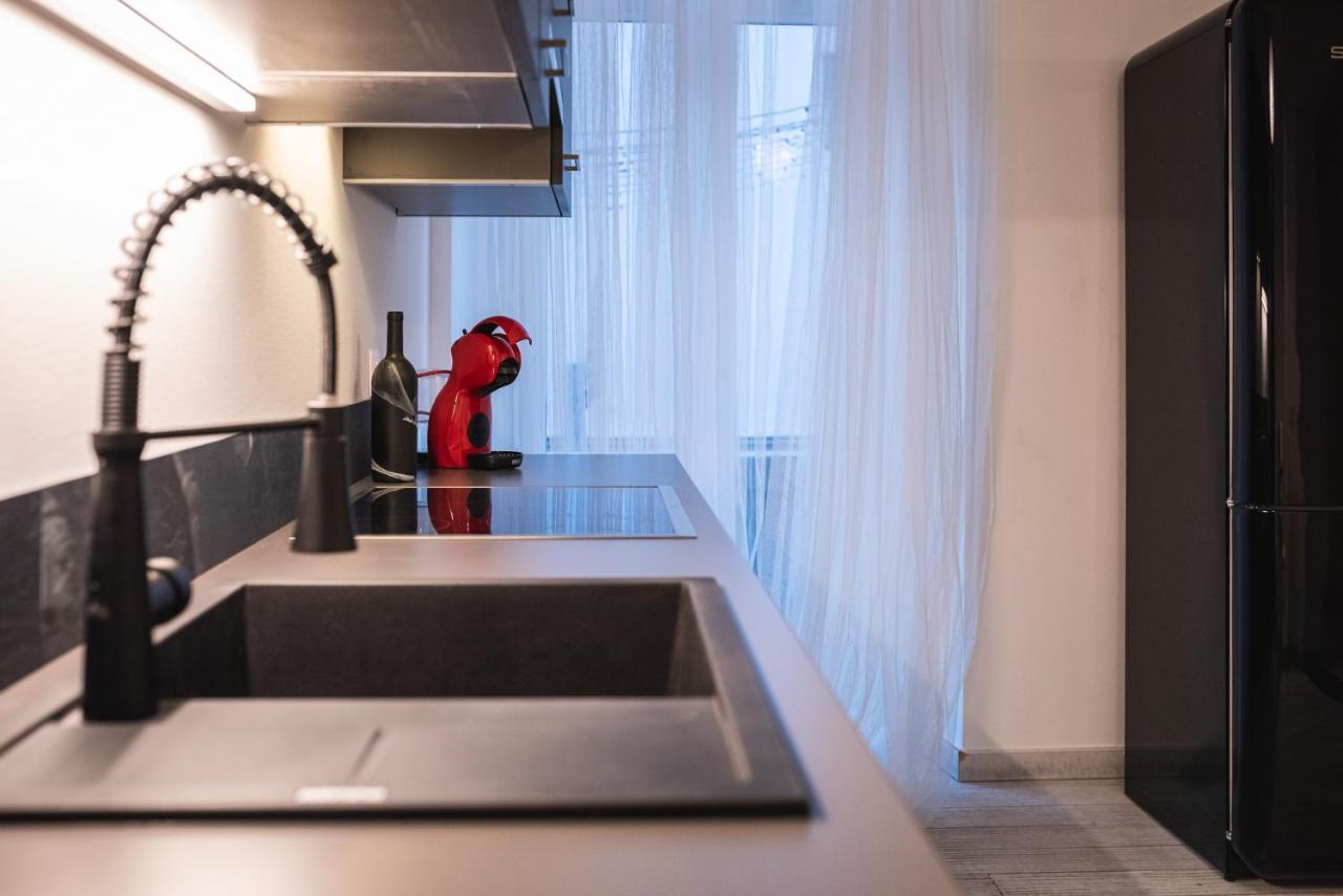 Apartment V