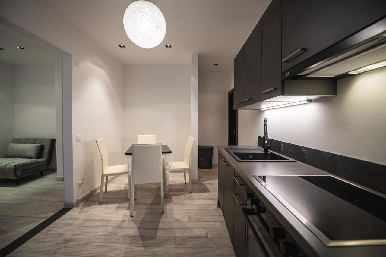 Apartment V *