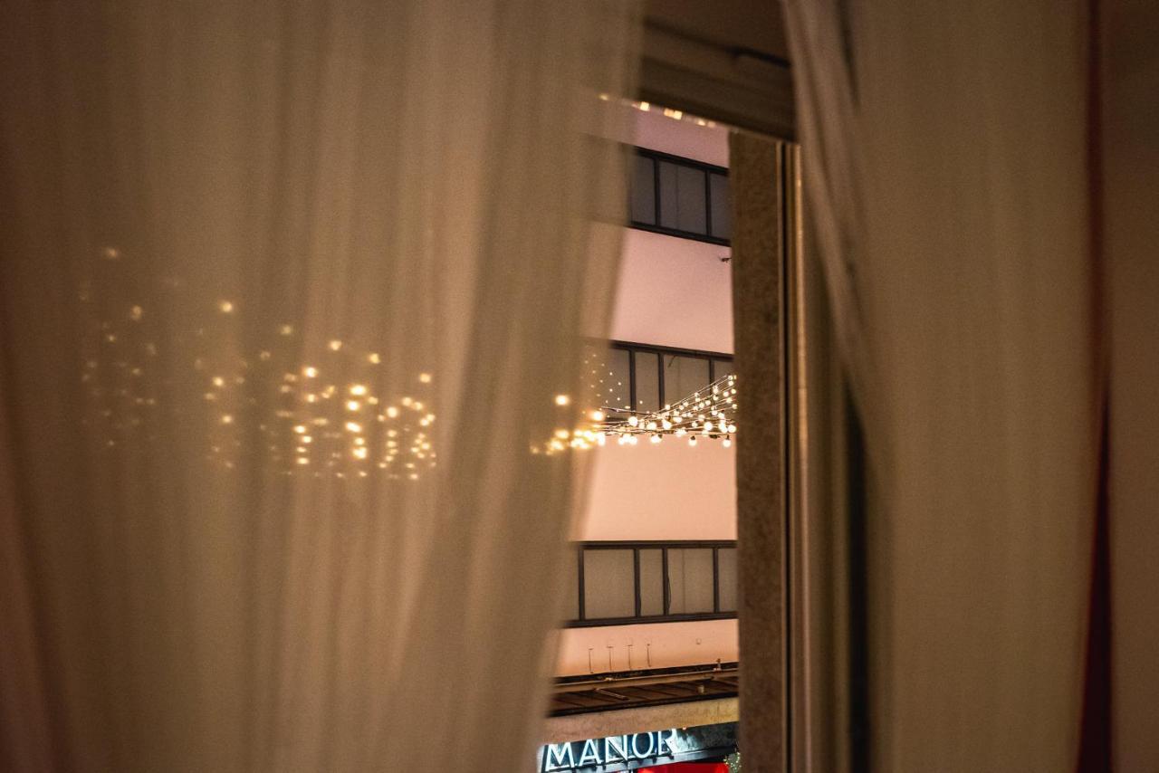 Apartment V