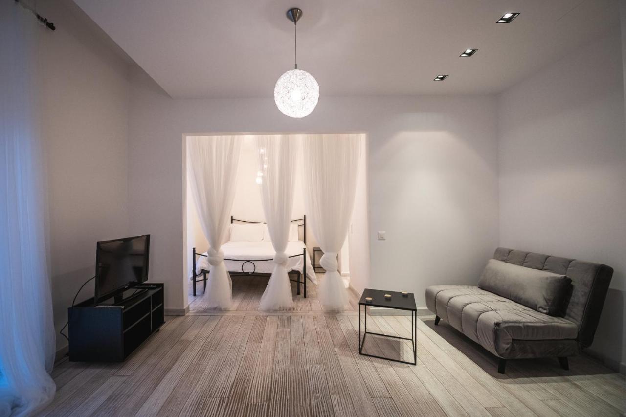 Apartment V *